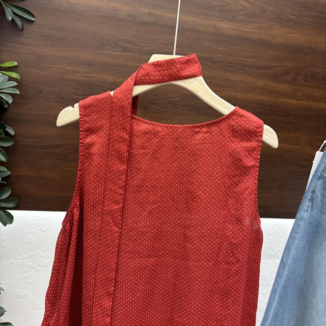 ເສື້ອຍືດຄໍ V-neck sleeveless polka dot streamer ລະດູຮ້ອນປີ 2026 ເສື້ອຢືດກາງແຈ້ງແບບ retro ວ່າງໃໝ່ 2122