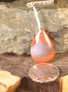精品北票战国红缟玛瑙水滴吊坠