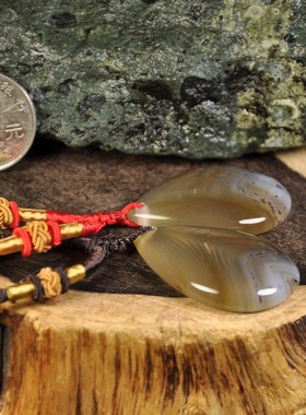 一对情侣款原色马料海洋玉髓吊坠