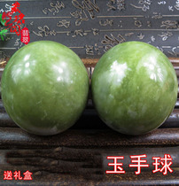 Jade handball handles the ball with a play and sends a friend to the elderly