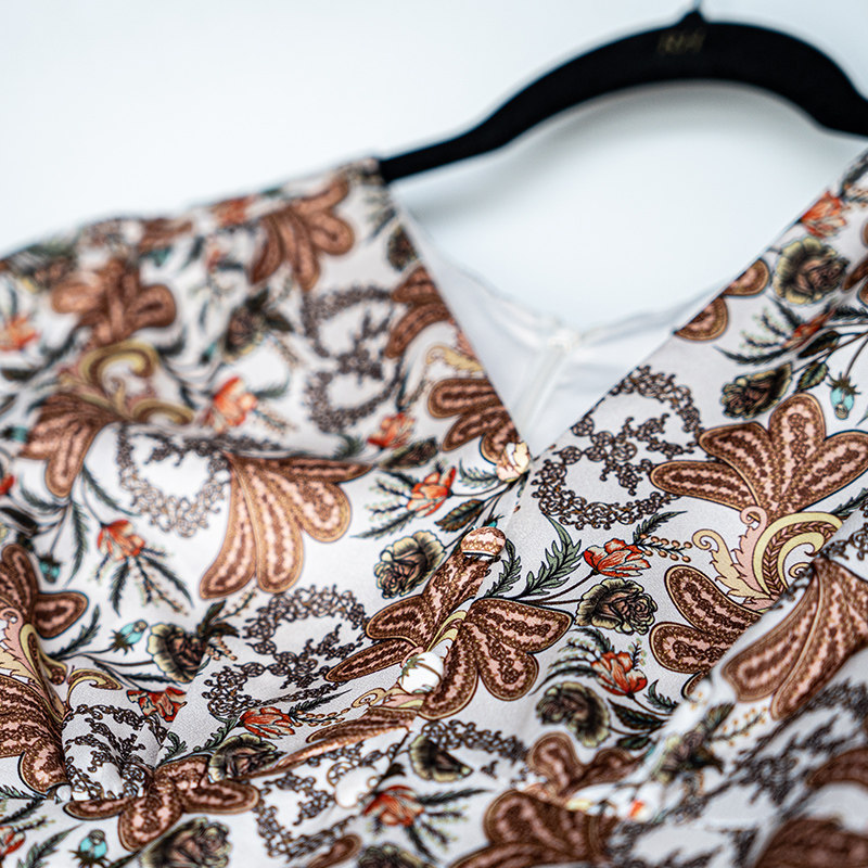 罗衣气质V领花色连衣裙女2025秋季新款优雅印花缎面中长裙子05055,淘宝优惠券,粉丝福利购,淘宝优惠卷