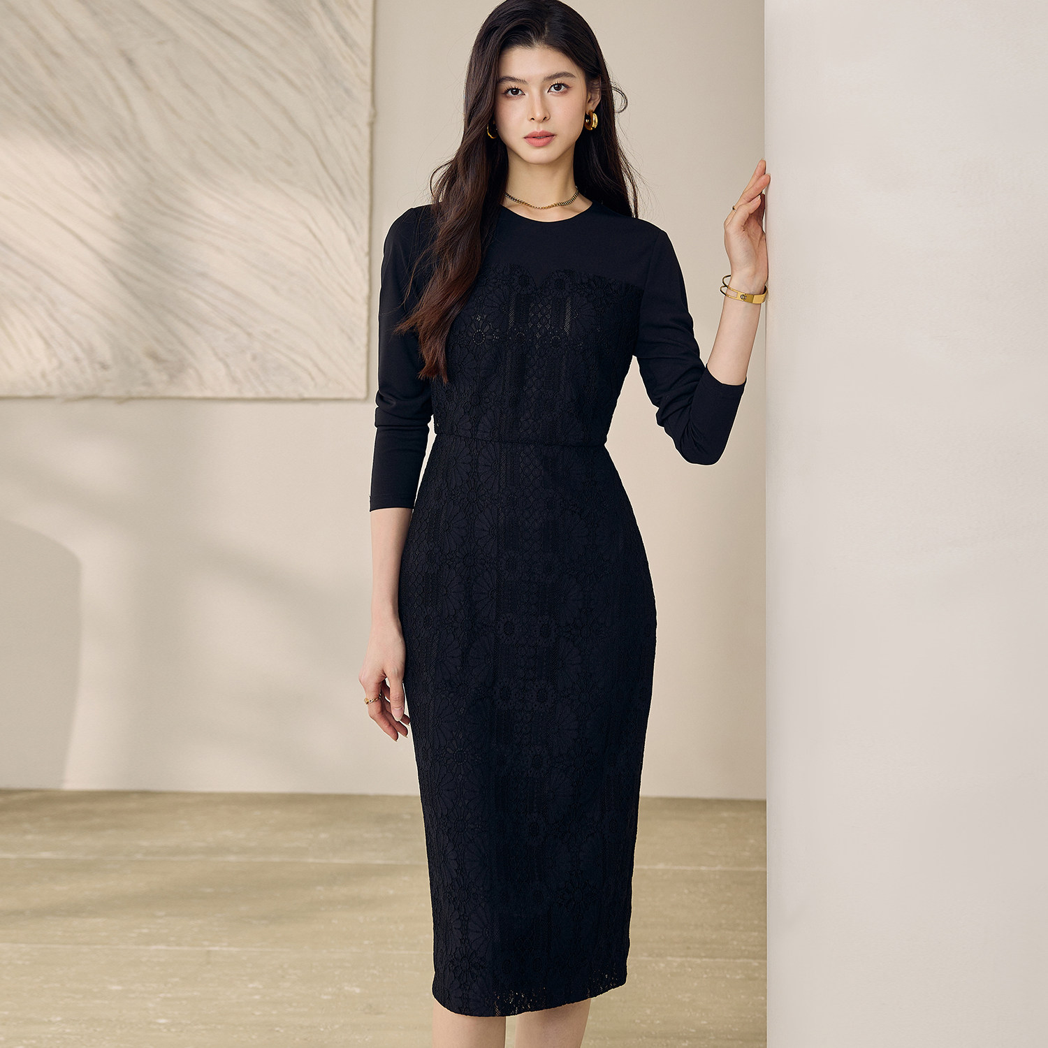 罗衣优雅精致蕾丝修身连衣裙2025秋季新款知性黑色包臀裙12530
