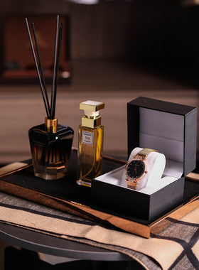 咖色系陈列衣服鞋子包包装饰品