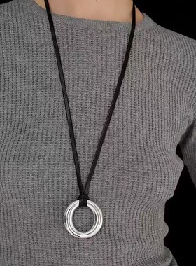 新款O型项链圆环吊坠皮绳毛衣链可调节长度项链高级感气质款吊坠