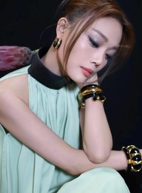 明星同款复古高级黑金奶油白珐琅釉开口手镯中古轻奢小众设计款