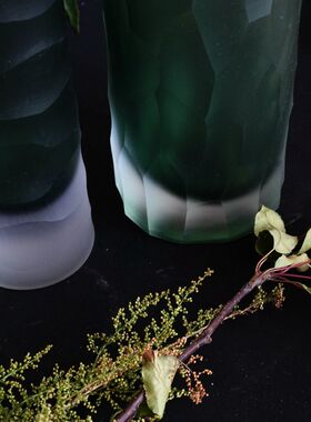 璃岛手工吹制绿色透明直筒花瓶