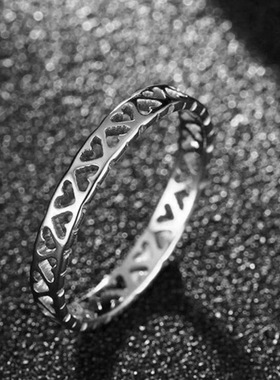 时尚钛钢戒指 欧美ins简约个性爱心对称3MM百搭镂空钛钢戒指指环