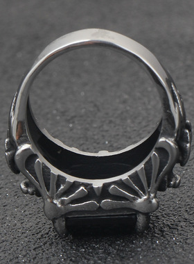 欧美风镶嵌黑宝石钛钢戒指