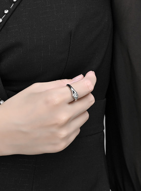 时尚钛钢戒指 简约风钛钢爱心形钻戒指气质轻奢款钛钢戒指指环