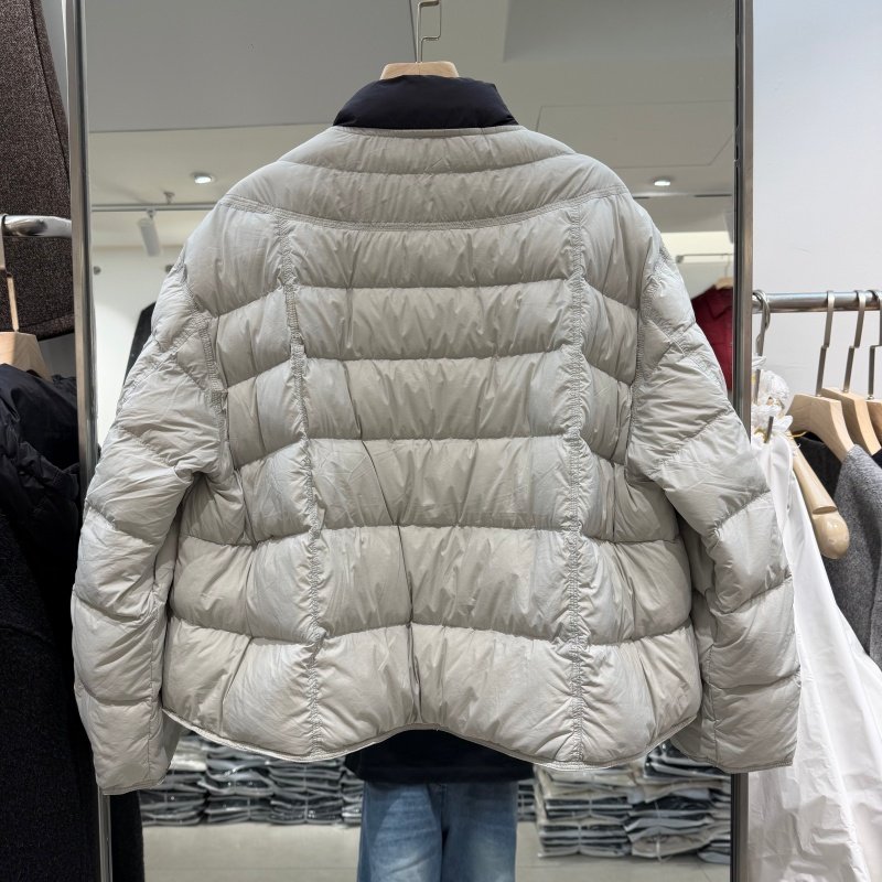 European Station 2025 Autumn and Winter New Fashion Women's Short White Duck Down Jacket Contrast Color Collar Fashionable