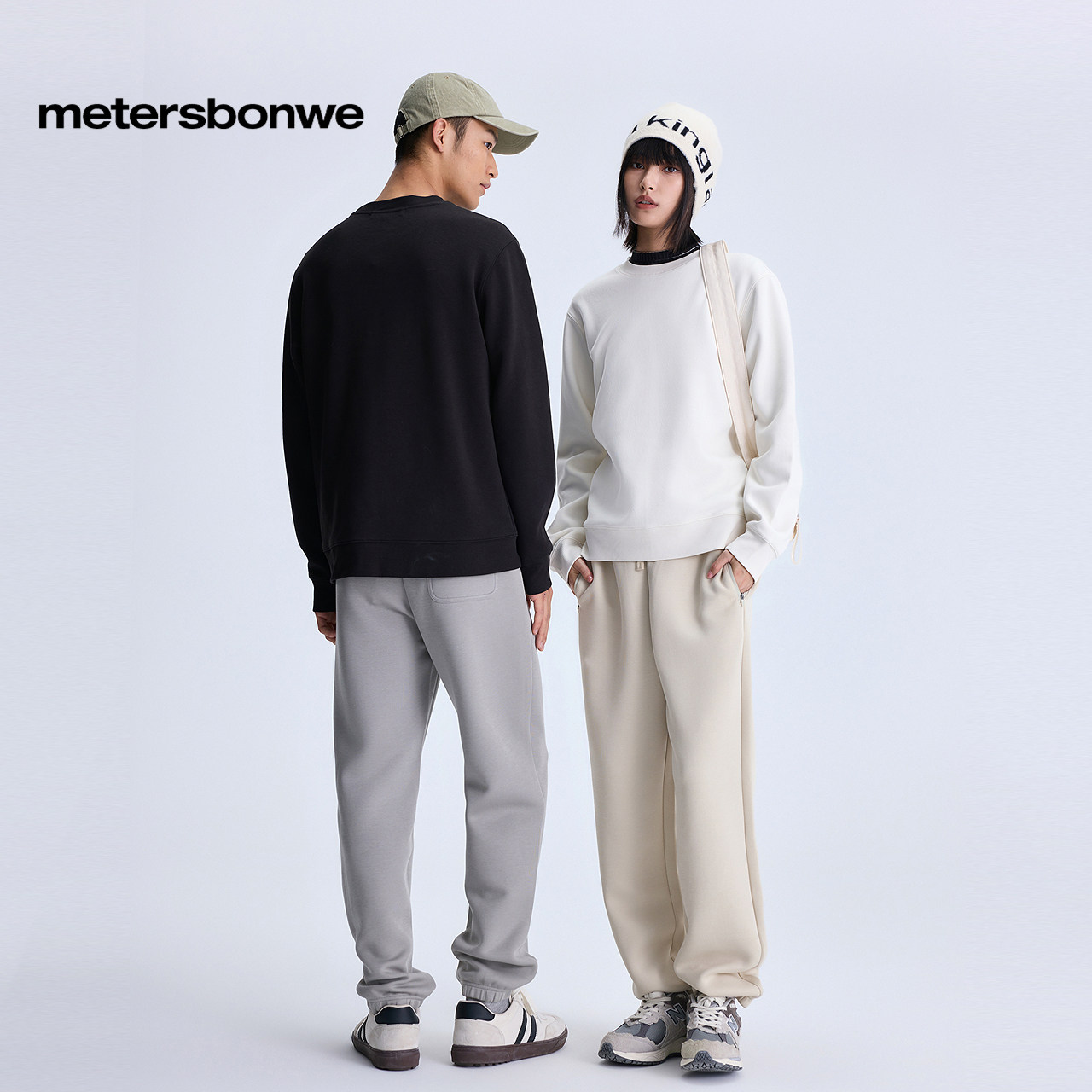 美特斯邦威基础圆领卫衣男女同款秋季新款舒适百搭纯色套头上衣男