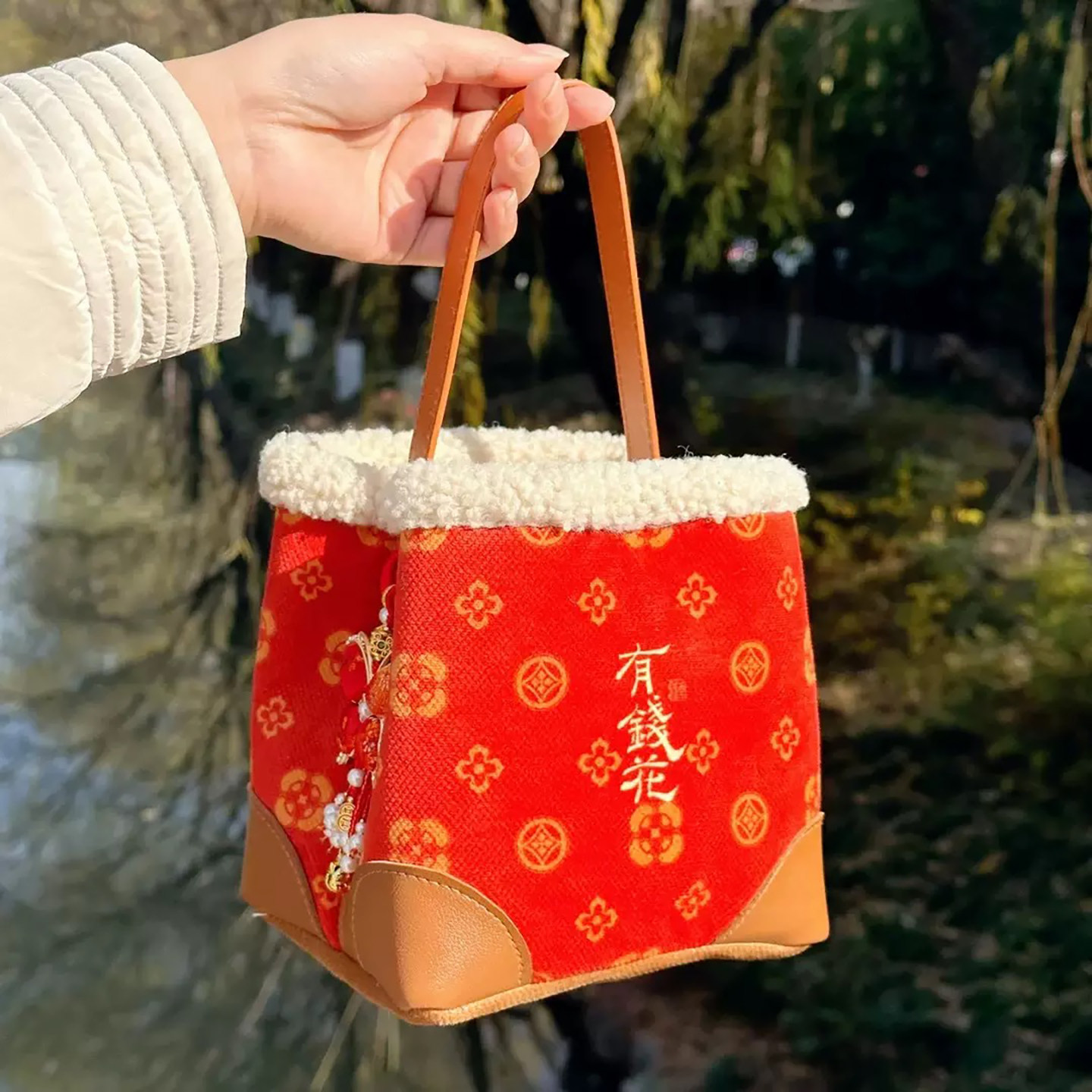 杭州灵隐马年冬日限定有钱花钱袋子手提斜挎包毛绒包招财送闺蜜,淘宝优惠券,粉丝福利购,淘宝优惠卷