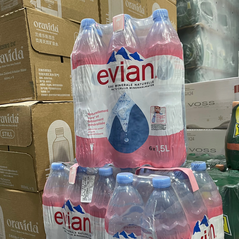 法国进口Evian依云天然矿泉水1.5l*12瓶整箱弱碱性水家庭饮用水