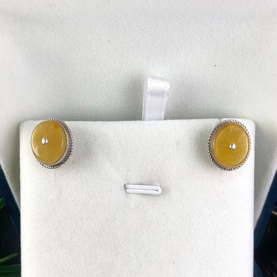 Imported from Nepal, 925 sterling silver inlaid with natural beeswax stud earrings, handmade with exquisite workmanship