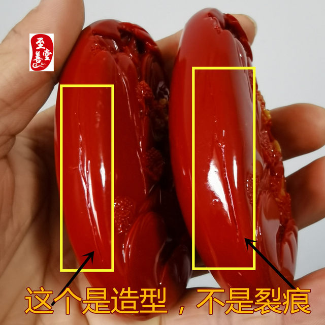 Caiyuan Guangjin gives a piece of Shoushan stone carving as a lanyard