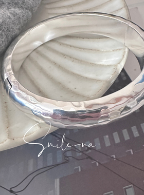 韩国进口小众设计款925纯银捶打宽版纹理感设计搭扣时尚手镯