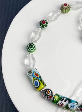 天上若无修月户，桂枝撑损向西轮。童趣戏剧小人脸绿色琉璃项链