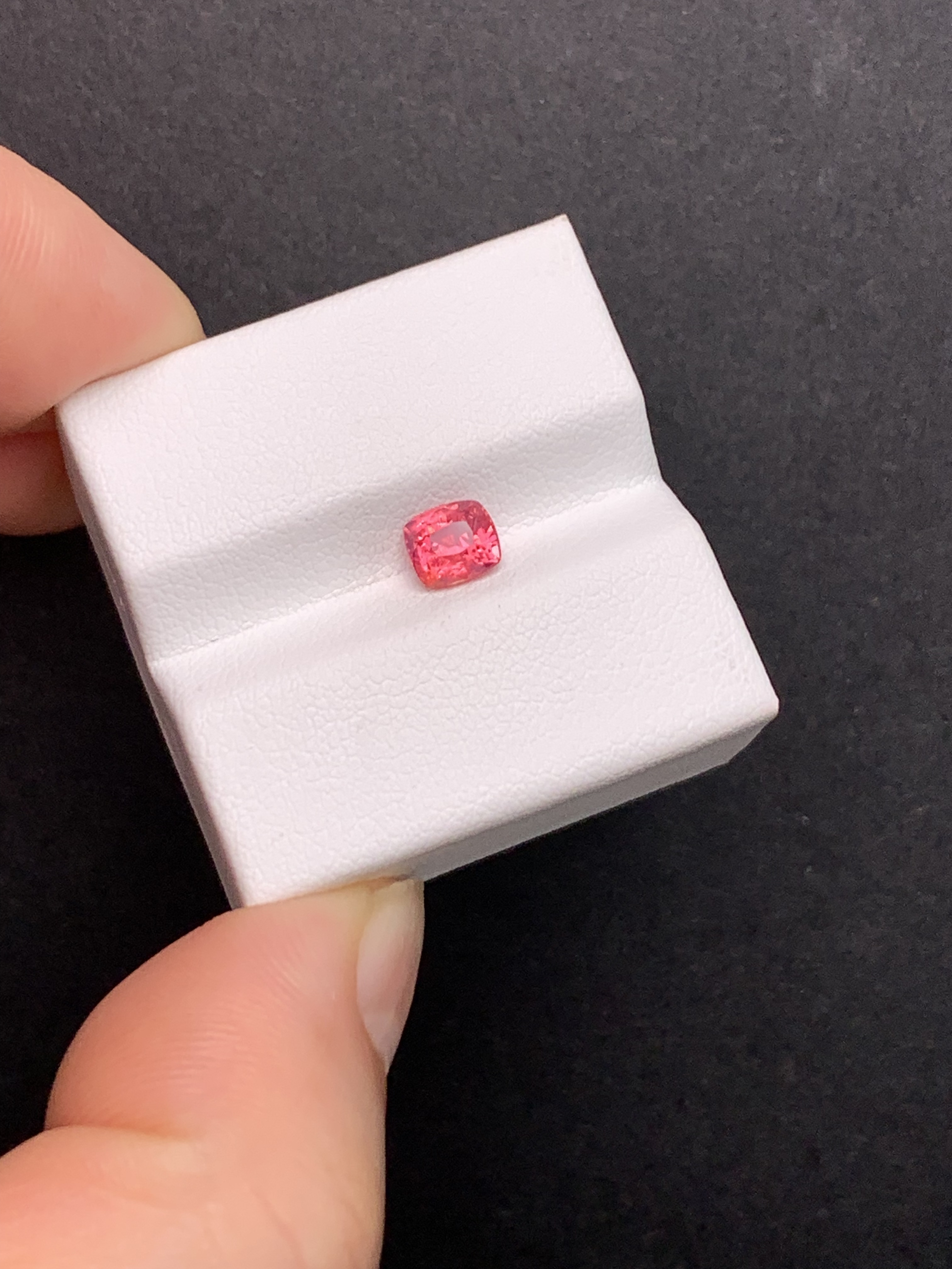 0.73克拉 坦桑尼亚天然无烧马亨盖尖晶石 澄粉莲花色 （0213）