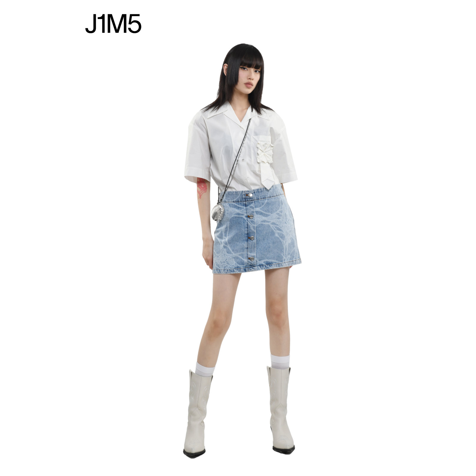 J1M5买手店 LOUIS SHENGTAO CHEN 23春夏新品白色徽章短袖衬衫女-图1