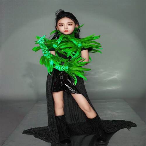 春夏新款羽毛围脖潮服潮服机车服新款酷帅皮裤中大童T台走秀礼服 - 图2