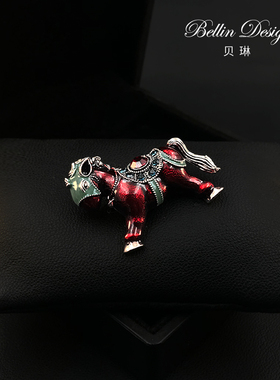 《红韵富贵骏马》胸针