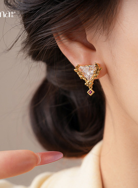 2026春当季新款 衣佳人折扣 三角形耳钉小众设计感耳环轻奢感耳饰