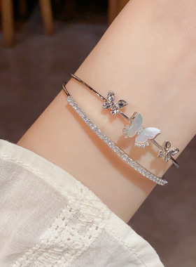 2025冬当季新款 衣佳人折扣 蝴蝶双层镂空卡扣手镯手环轻奢感手饰