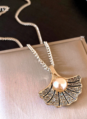 2025冬当季新款 衣佳人折扣 镶钻枫叶吊坠珍珠项链配饰女毛衣链