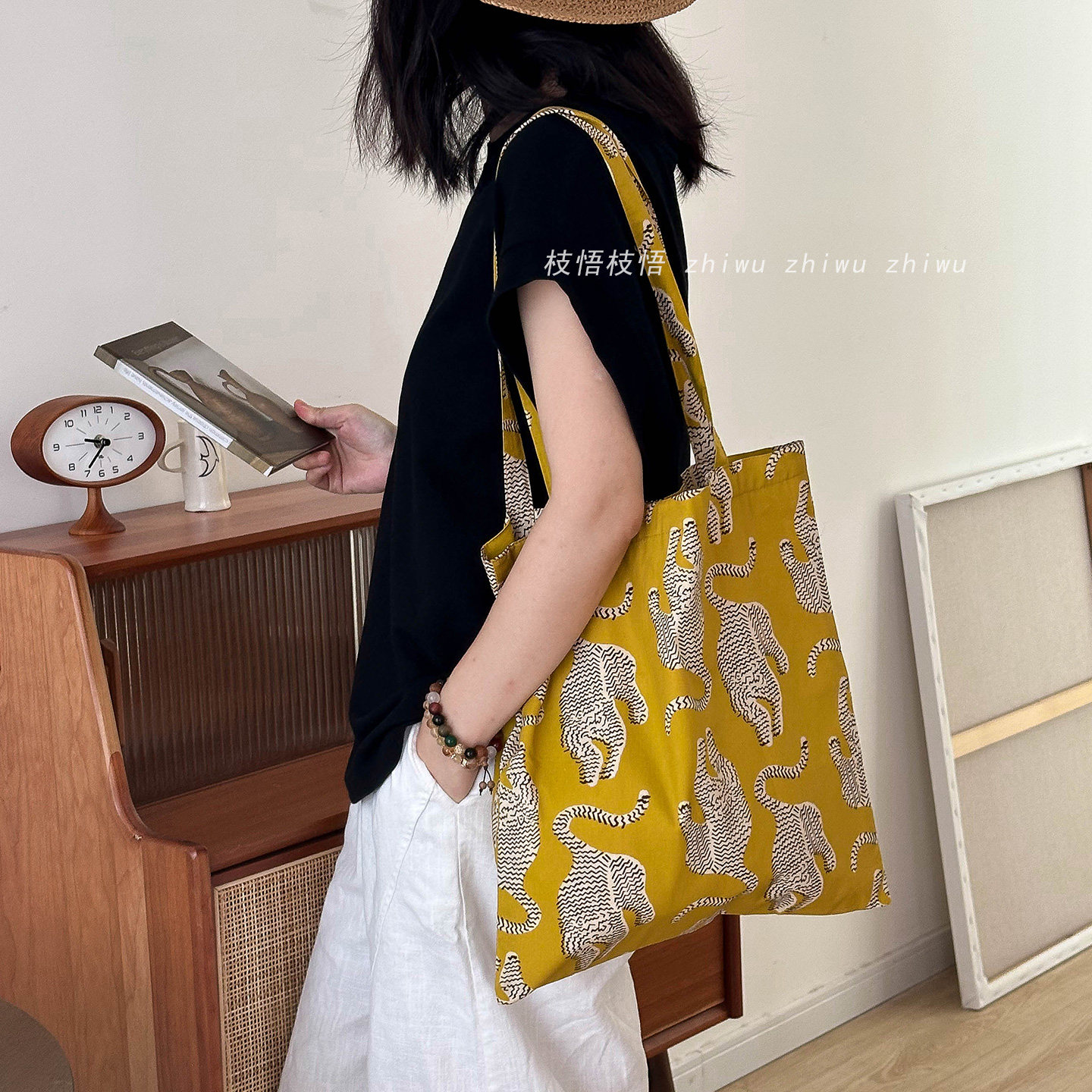 枝悟自制 动物印花单肩包 南法小众设计感布包 慵懒度假风手提袋,淘宝优惠券,粉丝福利购,淘宝优惠卷