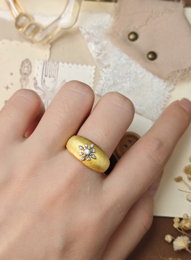 S925银复古拉丝雪花白锆宽版戒