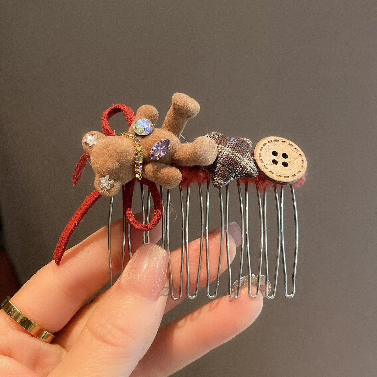 复古植绒卡通小熊闪钻蝴蝶结刘海碎发梳高颅顶公主头倒插梳高级感,淘宝优惠券,粉丝福利购,淘宝优惠卷