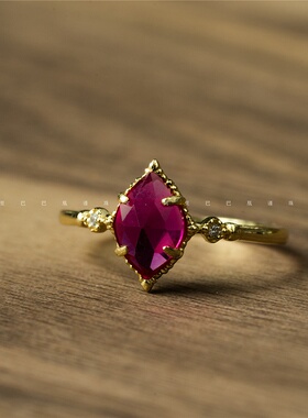 925银本命年红宝石锆橄榄戒指