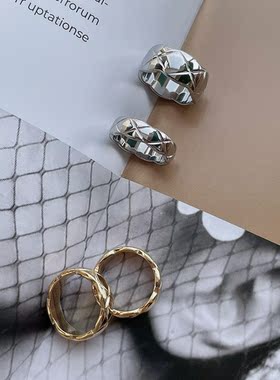 7 rings 时尚经典菱格纹小香风指环高保色真空电镀钛钢个性戒指