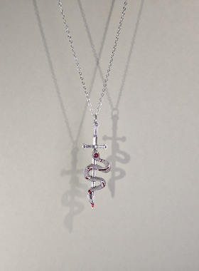 Cute运气蛇形十字架吊坠锁骨链