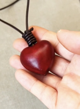 牛皮爱心挂件毛衣项链桃心红色长绳挂件