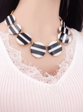 Enamel Collar Necklace时尚小众设计感k家黑白条纹圆盘项链孤品