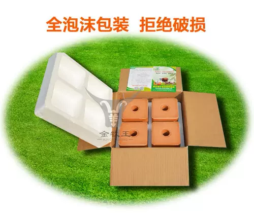 Корова -устремленная лизание соляного кирпичного следа Джинму Кин