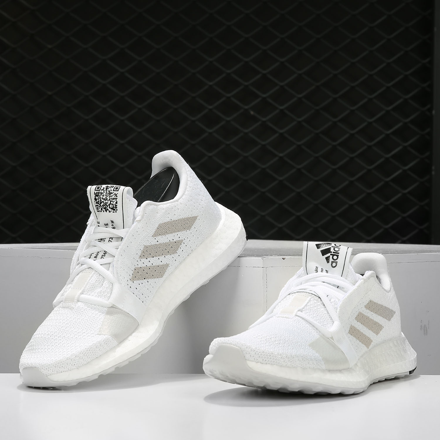 Adidas/阿迪达斯正品 SenseBOOST GO w 女子休闲运动跑步鞋G26945 - 图0