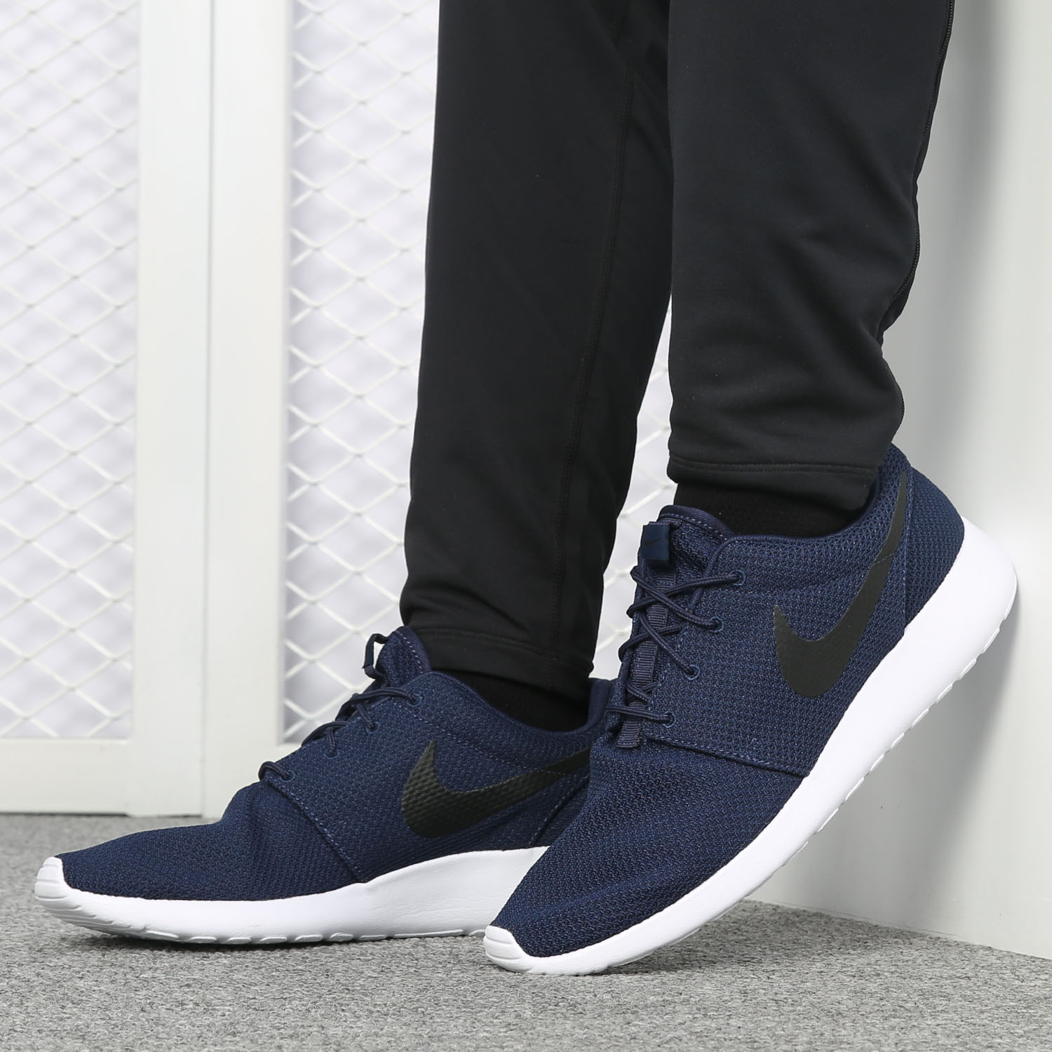 Nike/耐克正品 ROSHE ONE男子网面舒适黑白运动鞋休闲鞋 511881-图0