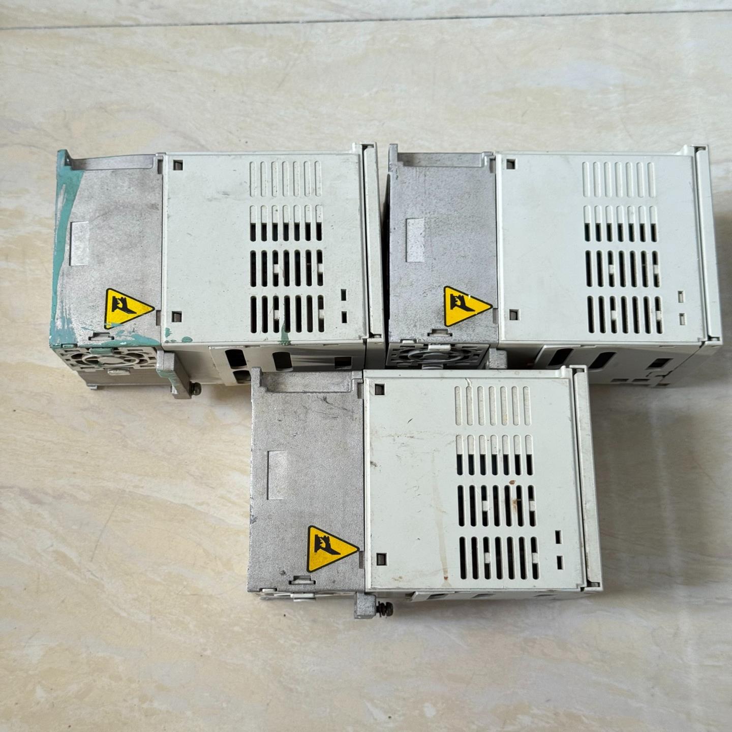 原装东芝变频器VFS11-4004PL-WNR504K - 图1