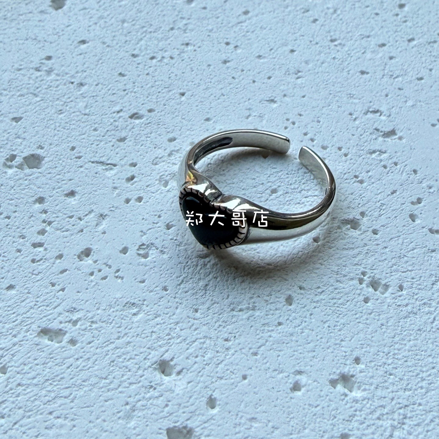 Niche S925 sterling silver vintage distressed inlaid heart-shaped black agate open ring