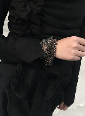 晶莹剔透水滴玻璃珠宽手链