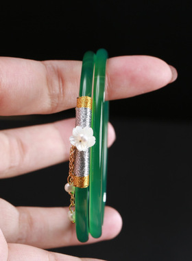 天然玉髓玛瑙叮当镯一步一响白蝶贝珍珠小花细条玉石手镯子