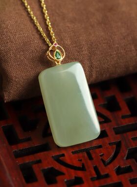 通体18K金镶嵌天然和田玉青玉无事牌吊坠平安牌国风复古女款项链