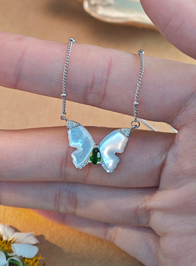 小红薯爆款天然透辉石白贝蝴蝶项链高级感轻奢彩宝吊坠