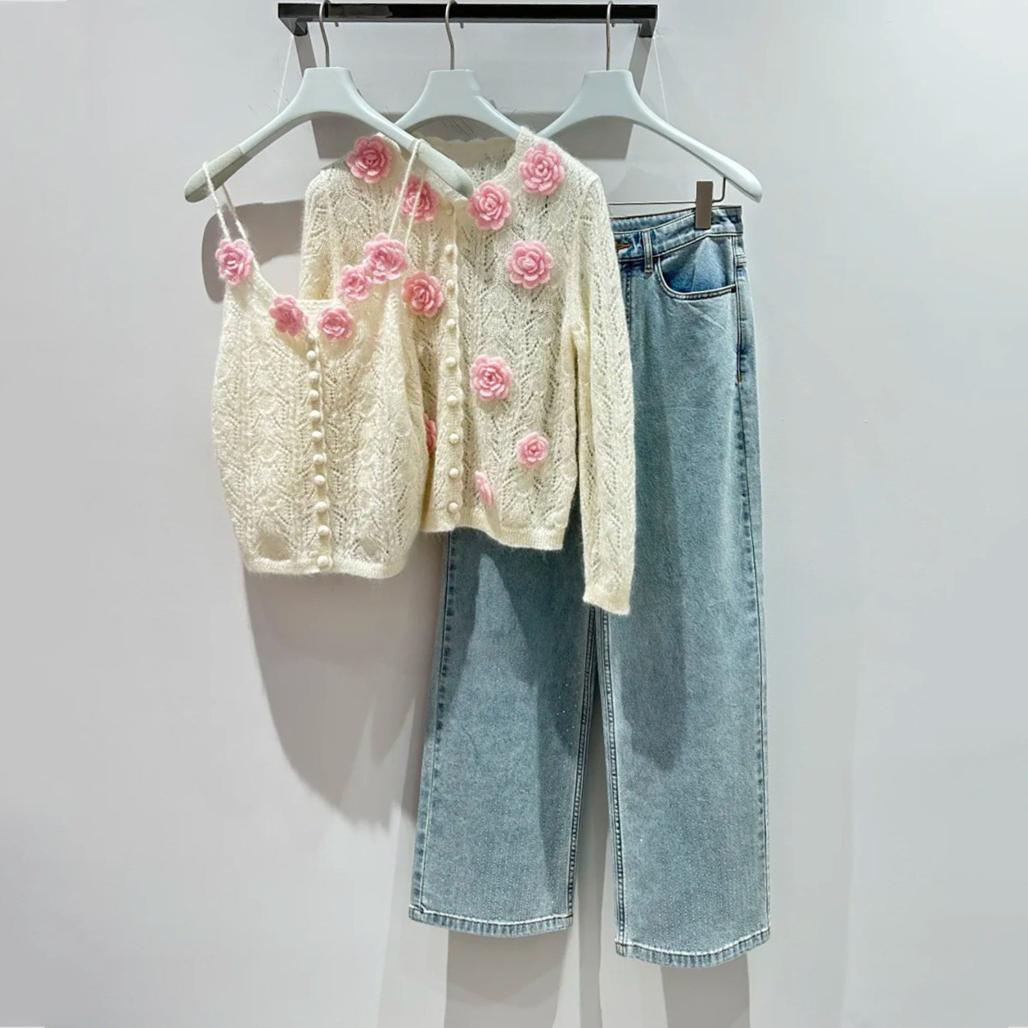 深圳南油高端女装2026春新款减龄立体花朵吊带针织开衫上衣两件套,淘宝优惠券,粉丝福利购,淘宝优惠卷