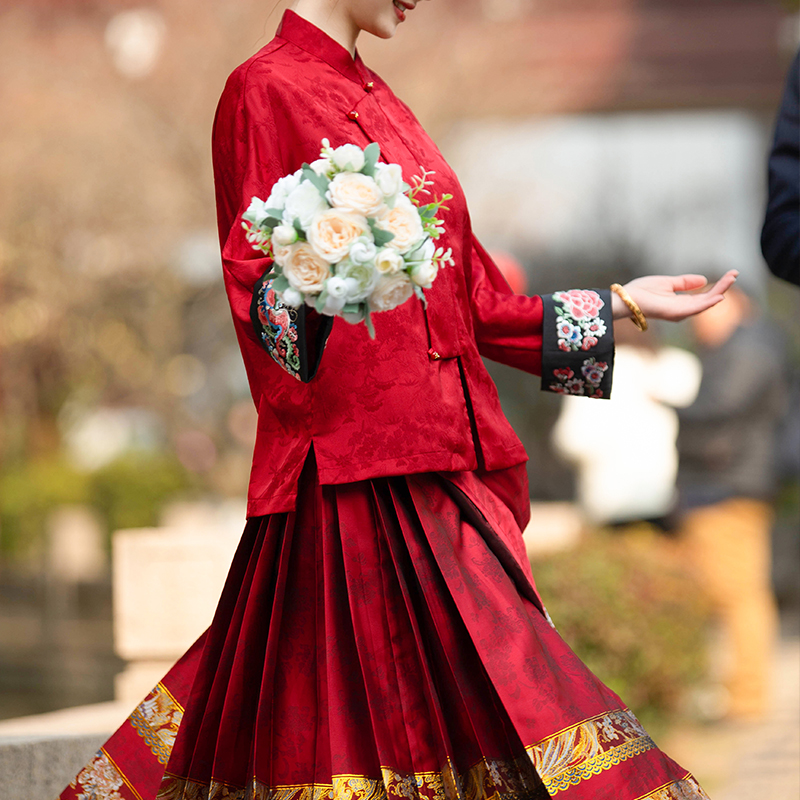 苏爱|初言 红色仿妆花马面裙套装女新中式汉服上衣新娘订婚礼裙 - 图2