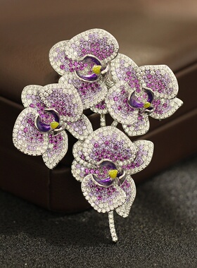 重工锆石蝴蝶兰胸针轻奢紫色花朵