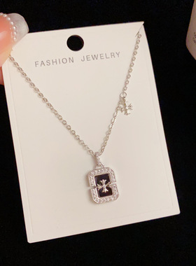 微镶锆石方形十字架吊坠项链女小众设计感简约颈链精致百搭锁骨链