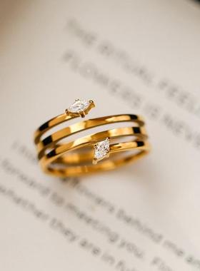 设计感金色缠绕马眼锆石戒指